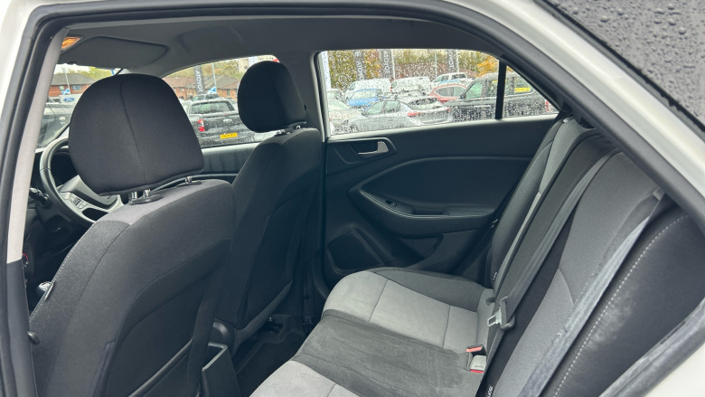 Hyundai i20 1.2 MPi SE 5dr Petrol Hatchback